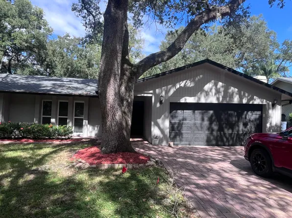 32 Hickory Ln, Safety Harbor, FL 34695