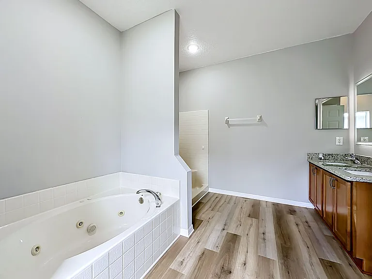 Renshaw Dr — Photo 7