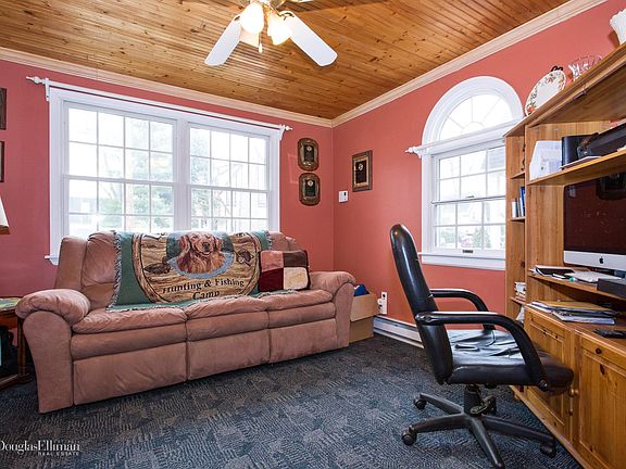 4th image of 10 Loel Ct