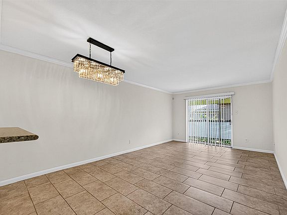 5th image of 3131 Cummins St APT 2