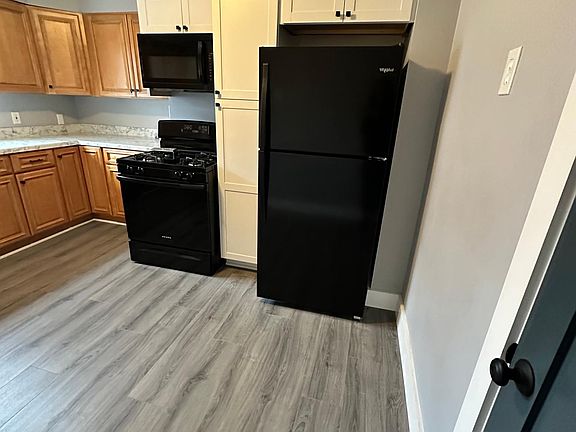 4th image of 276 W Tupper St #1