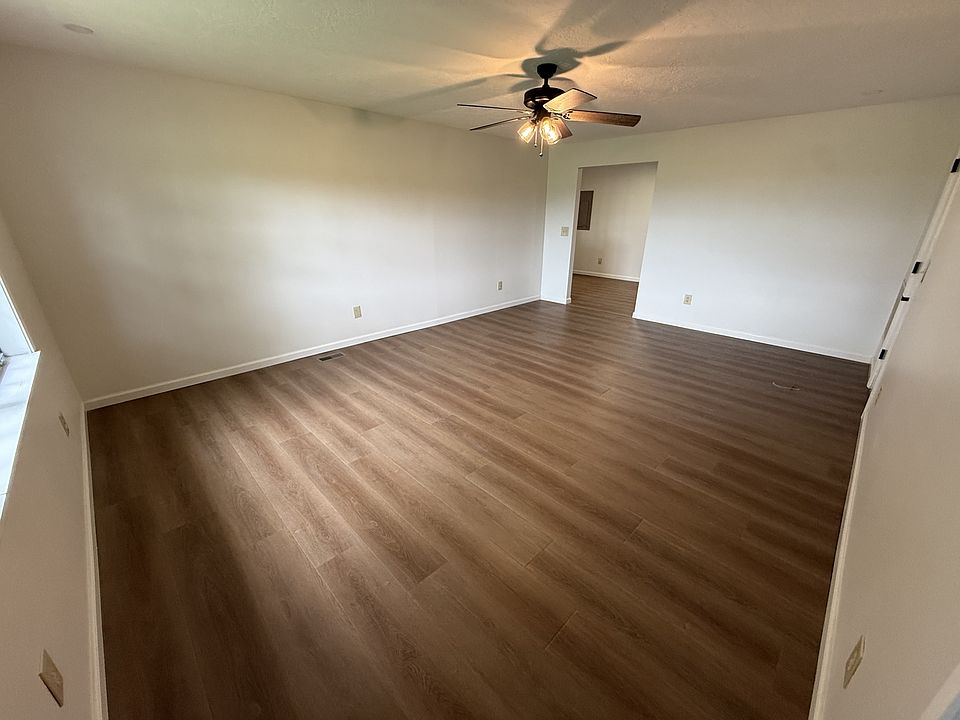 Livingroom from front door