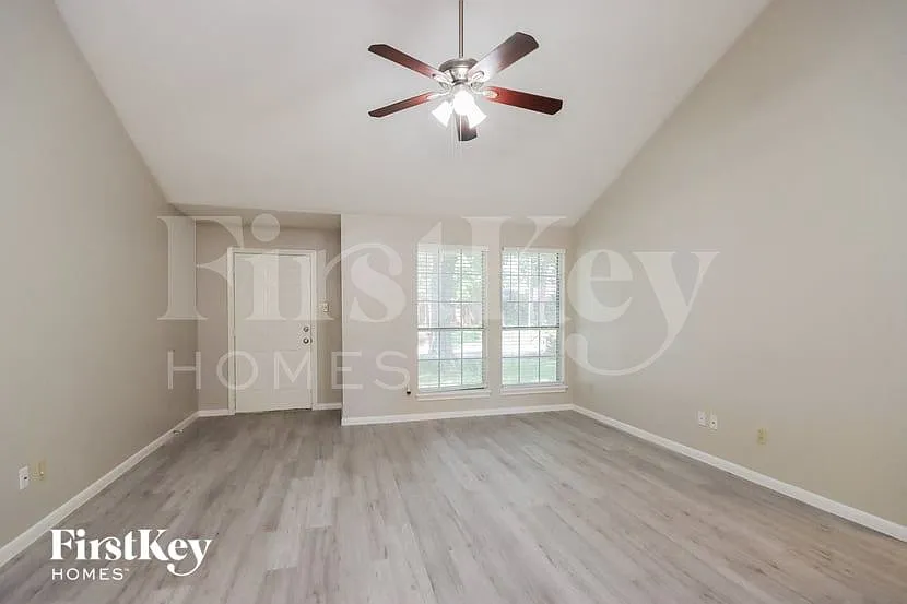 3 bed, 2.0 bath, 1500 sqft, $2,000 — Photo 4