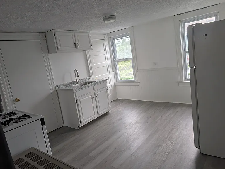 112 Feldspar Ave #3 — Photo 5