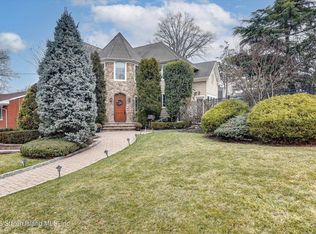 215 Lawrence Ave, Staten Island, NY 10310