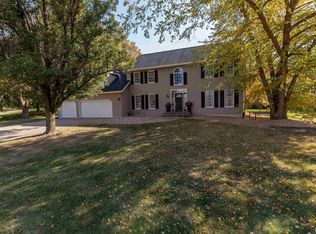 26 Timber Ridge Dr, Coal Valley, IL 61240