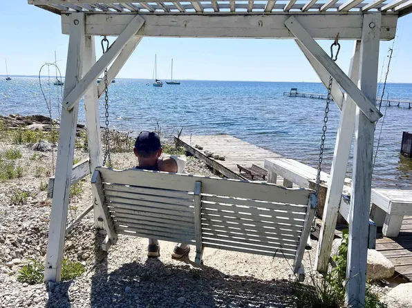 10798 N Shore Dr, Northport, MI 49670