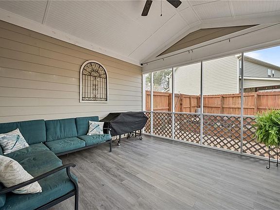 4th image of 555 Evergreen Way