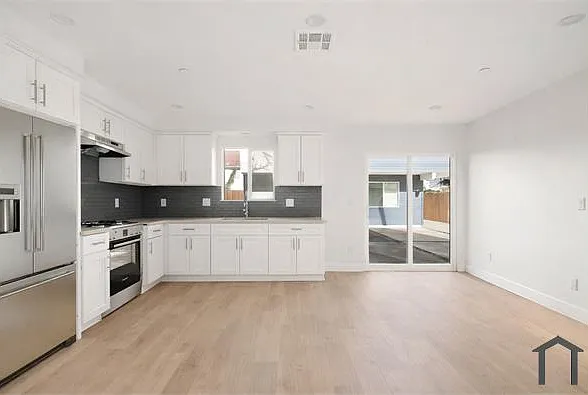 645 W 97th St — Photo 2