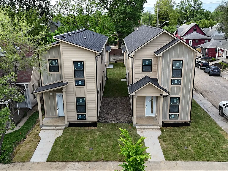 1836 Hoyt Ave — Photo 2