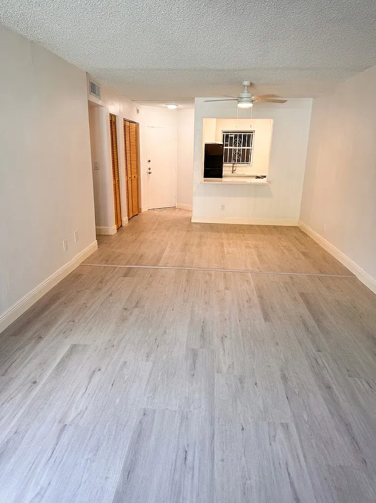 2 bed, 1096 sqft, $2,300 — Photo 1
