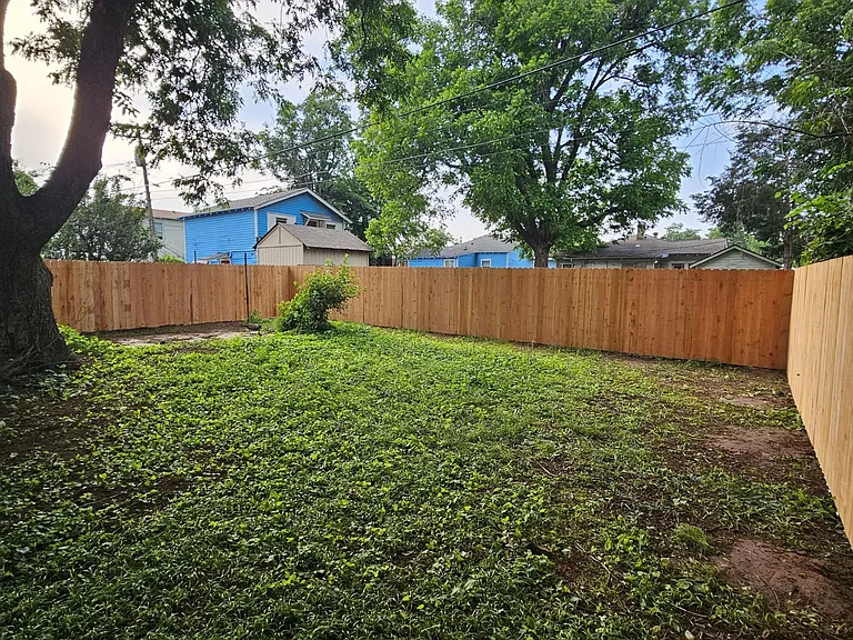 1833 NW 11th St — Photo 24
