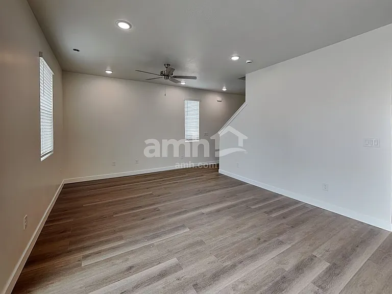 1284 W Mahogany St — Photo 6