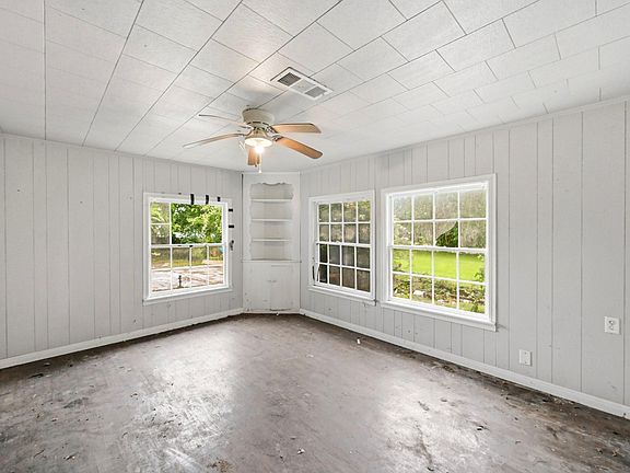 5th image of 615 Stella St