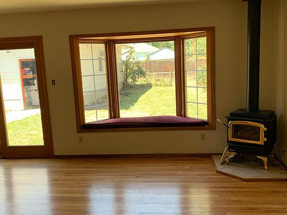 3rd image of 5611 Balsam St