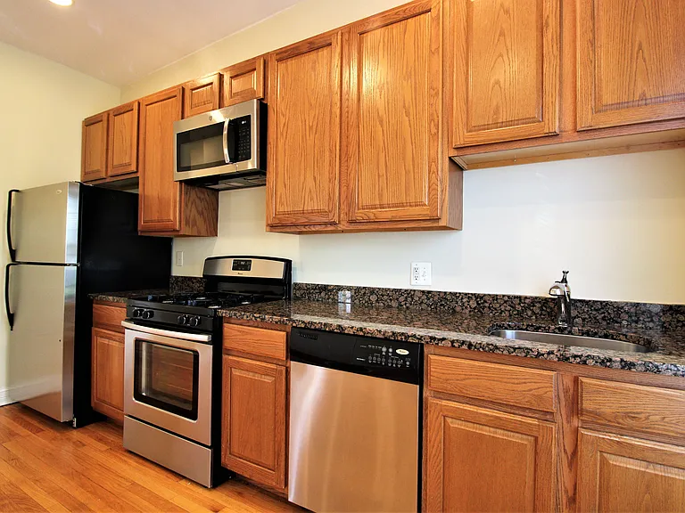 4954 N Christiana Ave — Photo 5