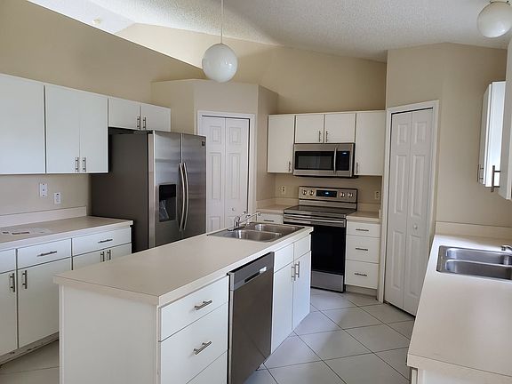 3rd image of 2424 Belen Dr
