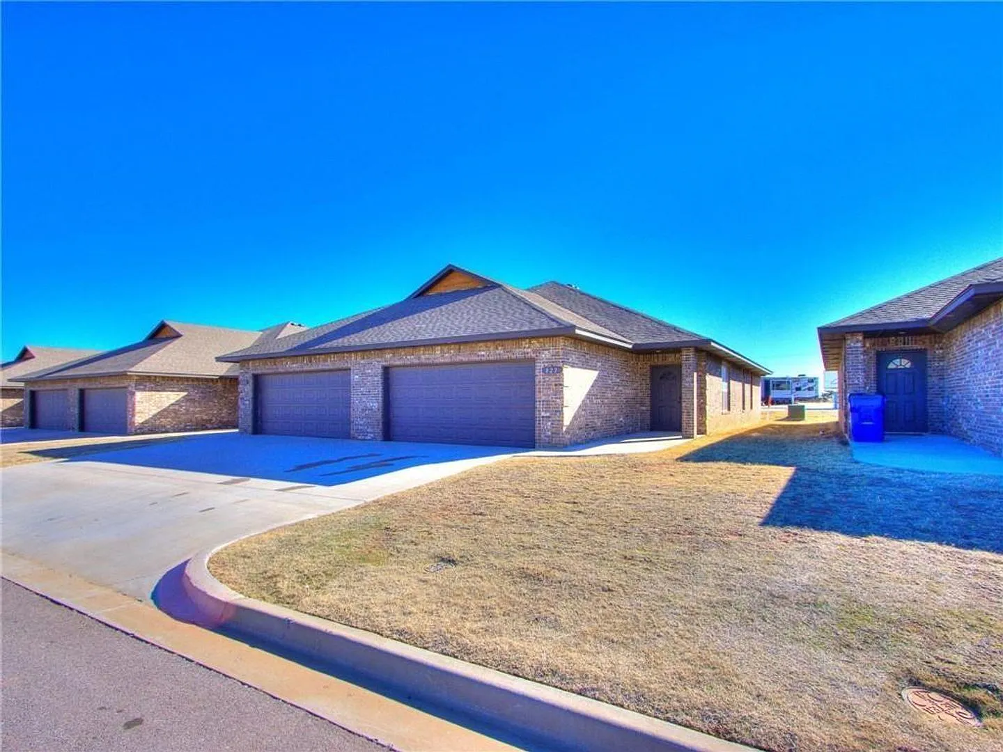 3br 2ba duplex with 2 car garage in Kingfisher! — Photo 1