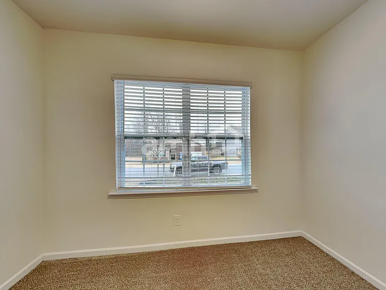 553 Friar Park Ln — Photo 16