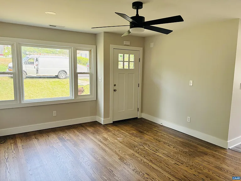 5683 Myrtle St — Photo 3