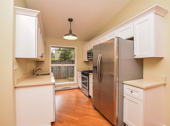 4th image of 1223 Parkside Ln