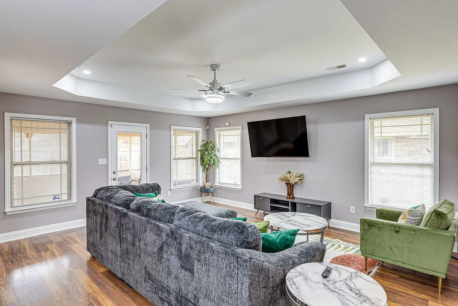 5 bed, 2.0 bath, 1926 sqft, $4,276 — Photo 3