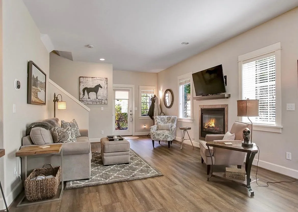 12848 Boones Ferry Rd — Photo 2