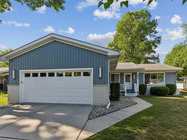 1444 Old Squire Ln, Port Huron, MI 48060