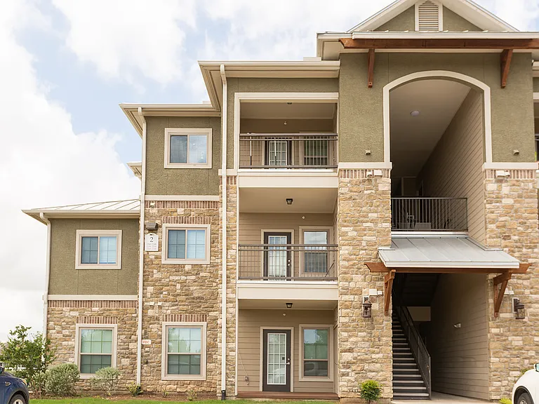 Freedom Hills Ranch Apartments — Photo 128
