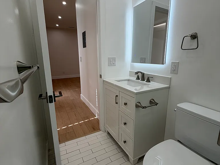 1250 Capitol Ave #4 — Photo 12