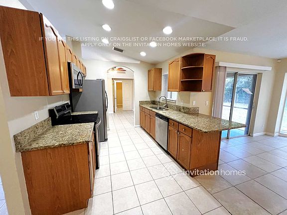 5th image of 1070 SW Aurelia Ave