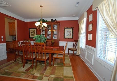 Elegant Formal Dining with Surround Sound!