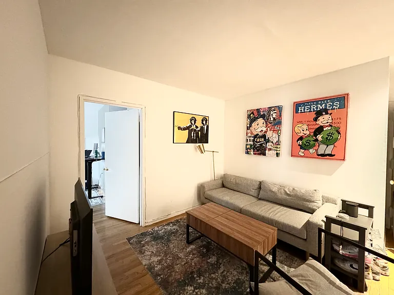 433 W 43rd St #5E — Photo 4