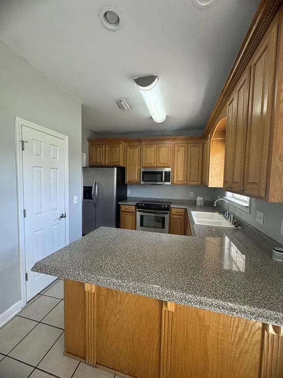 187 Maree Dr — Photo 4