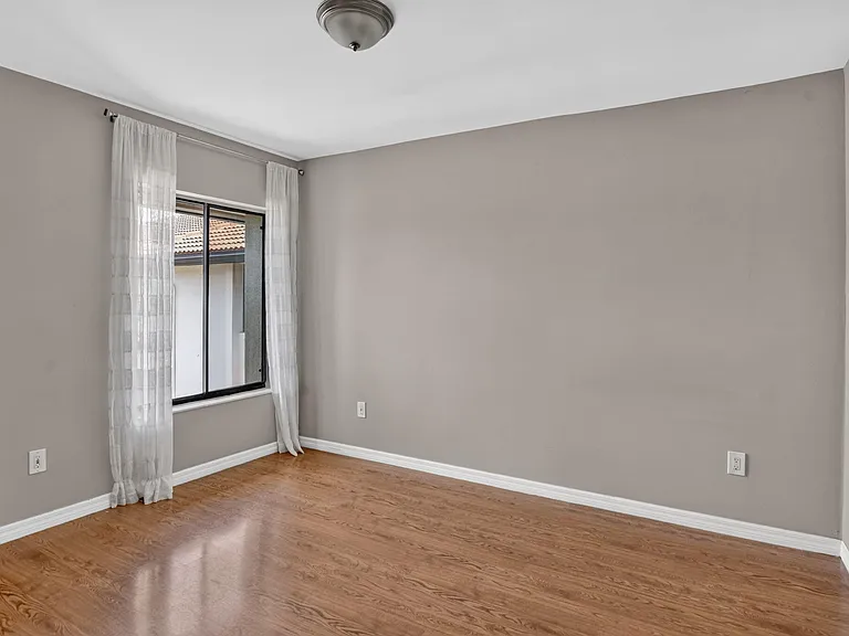 301 Club Cir #208 — Photo 24