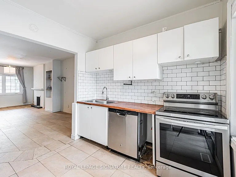 573 Coxwell Ave — Photo 11