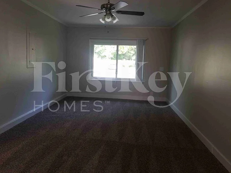 430 Citadel St — Photo 9