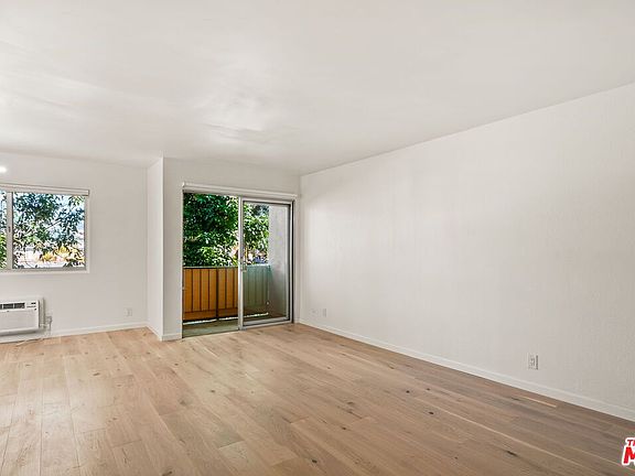 3rd image of 525 N Sycamore Ave APT 409
