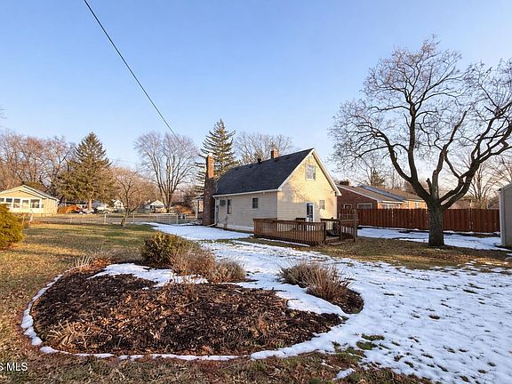 4th image of 711 Sawyer Rd