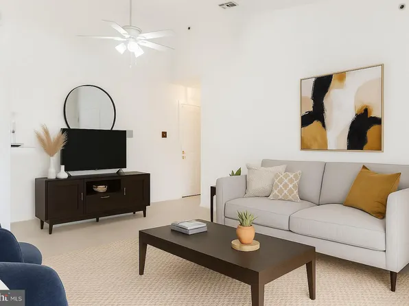 8 Cloverwood Ct APT 303, Baltimore, MD 21221