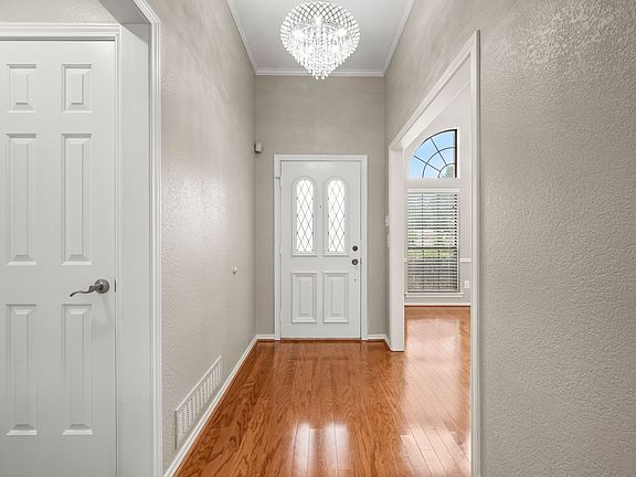 4th image of 1802 Campbell Trl