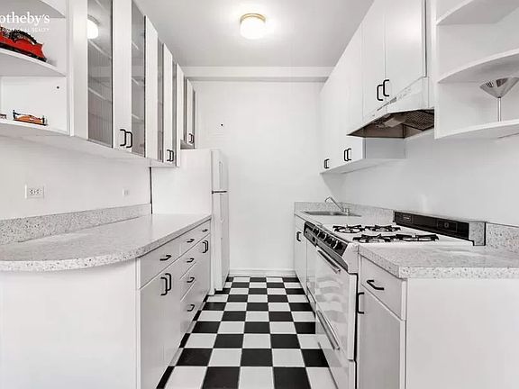 4th image of 317 W 87th St APT 2D
