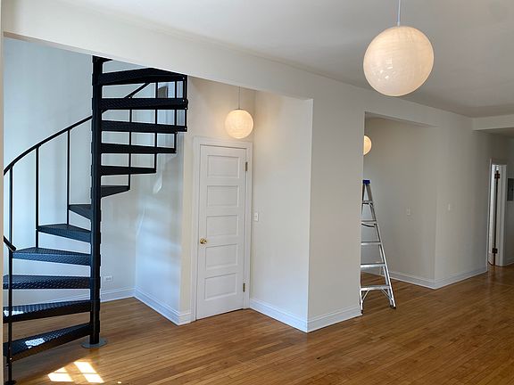 4th image of 1434 N Greenview Ave #3F