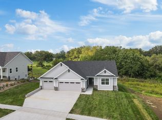 1512 Shady Brook Ln, Pella, IA 50219
