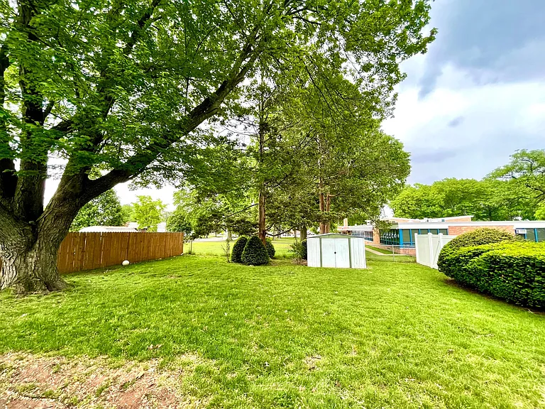 345 Raritan Rd — Photo 4