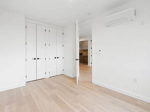 172-02 Hillside Avenue image 7 of 14