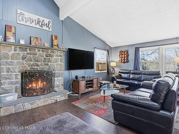 4th image of 1330 Hilltop Dr