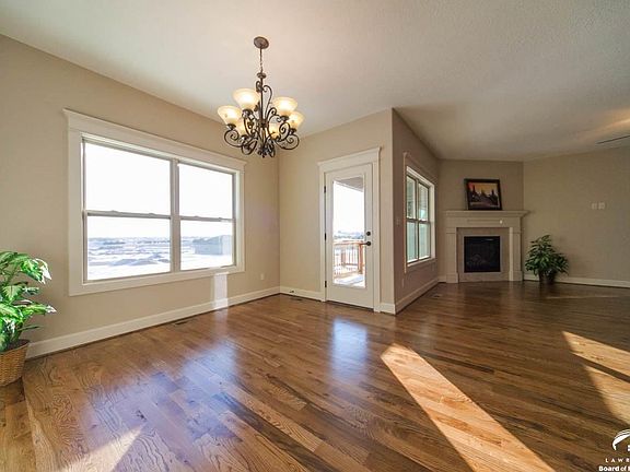 6323 Steeple Chase Dr. Lawrence, KS listing photo #5