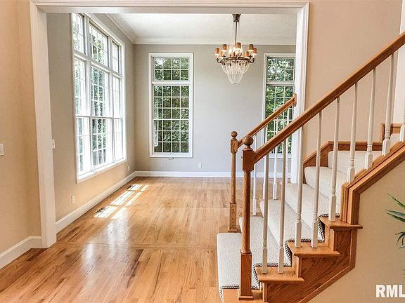 3rd image of 2919 W Windpointe Dr