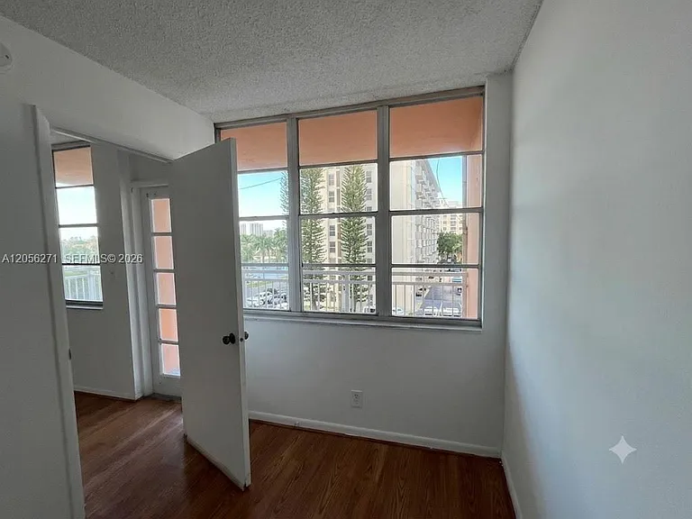 2025 NE 164th St #408 — Photo 7
